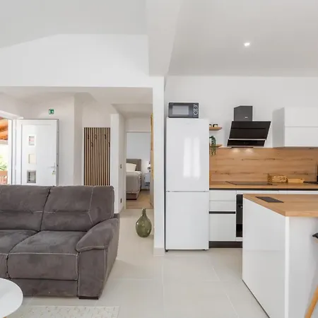Leonardo Apartment Funtana