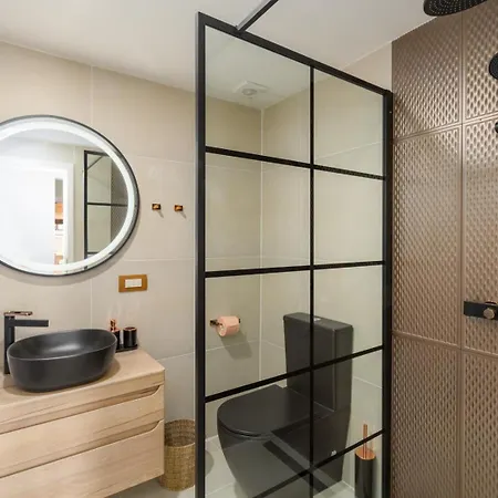 Leonardo Apartment *